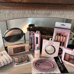Marie Claire 10 piece make up set! Plus freebies!!💕